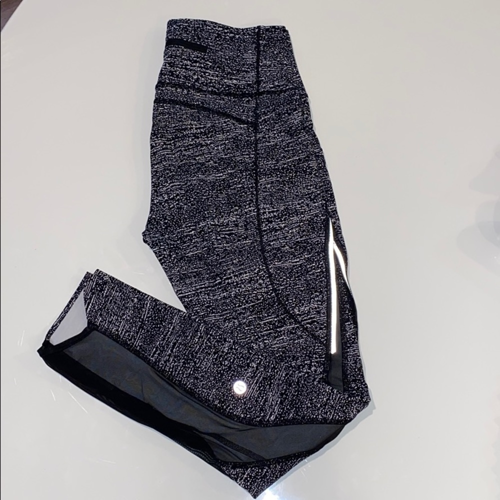 NWOT Lulu lemon Legging 6 black/white +mesh detail